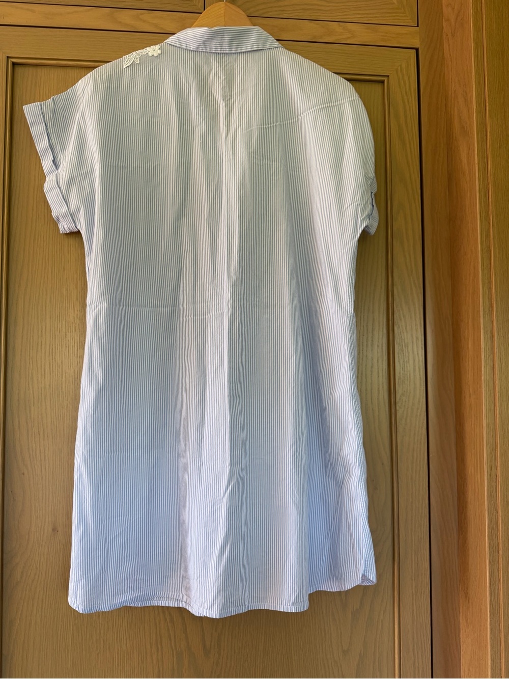 Frette Light Blue Pinstripe Button-Front Nightshirt with Lace Applique / large - Picture 11 of 13